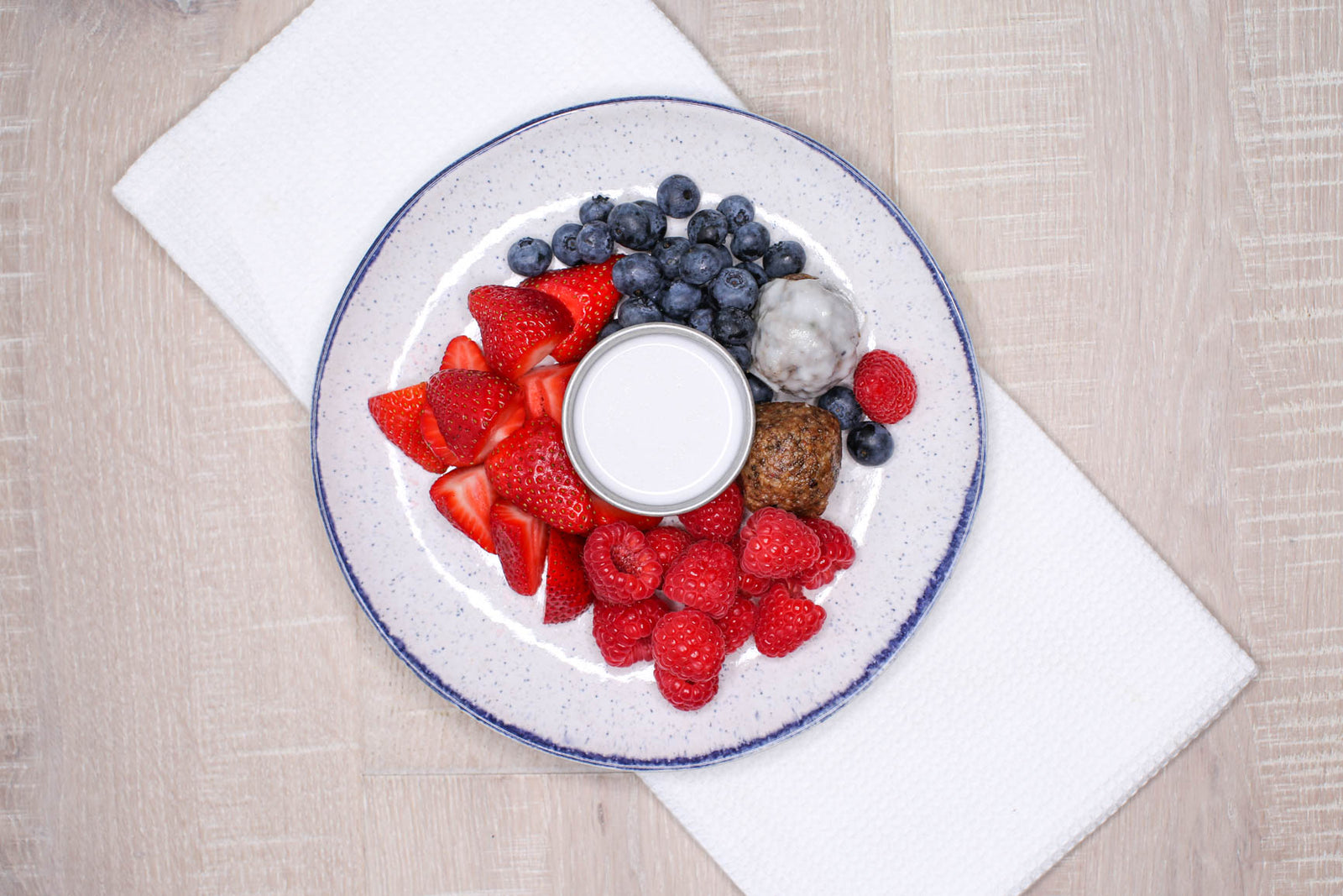Snack Box - Berries & Cream w/ (2) Keto Nutty Seed Bites