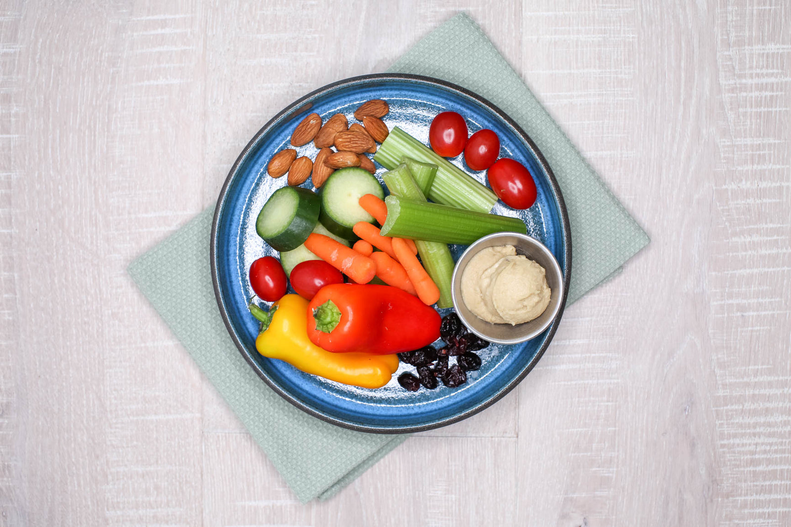 Snack Box - Veggies, Nuts & Hummus